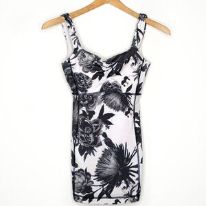 Lululemon Aria Tank II Black & White Floral Size 2